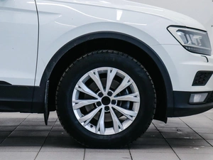 Внедорожник Volkswagen Tiguan 2020 года, 2000000 рублей, Красноярск