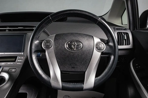 Лифтбек Toyota Prius 2015 года, 1549000 рублей, Сургут