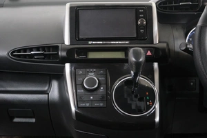 Минивэн Toyota Wish 2017 года, 2019000 рублей, Омск