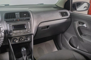 Седан Volkswagen Polo 2017 года, 1049000 рублей, Томск