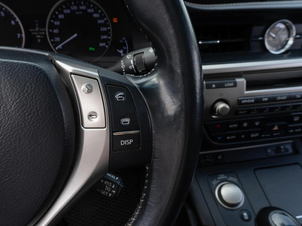 Седан Lexus ES 2013 года, 2299000 рублей, Саратов