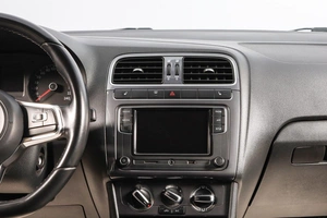 Седан Volkswagen Polo 2019 года, 1349000 рублей, Новосибирск