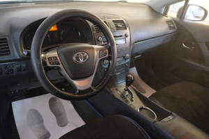 Седан Toyota Avensis 2009 года, 1199000 рублей, Омск