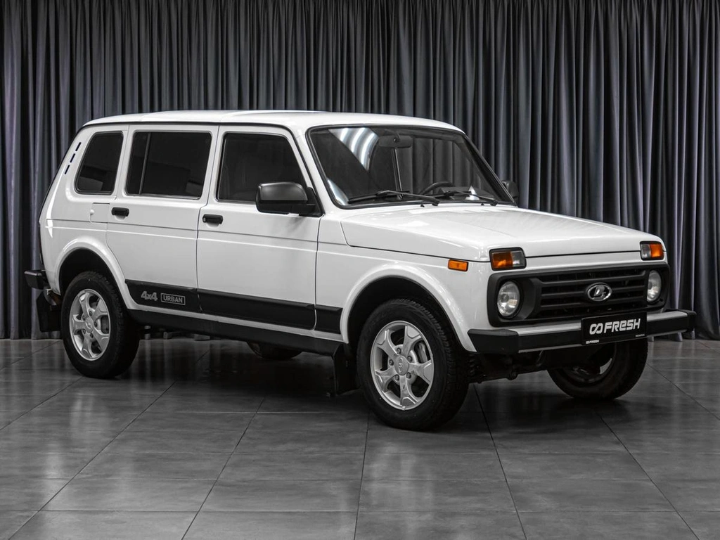 Внедорожник ВАЗ (LADA) 4x4 (Нива) 2018 года, 679000 рублей, Тюмень