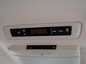 Минивэн Toyota Voxy 2014 года, 1660000 рублей, Краснодар