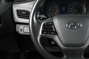 Седан Hyundai Solaris 2017 года, 1299000 рублей, Тюмень
