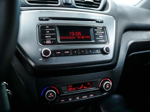 Седан Kia Rio 2016 года, 1090000 рублей, Красноярск