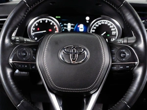 Седан Toyota Camry 2018 года, 2999000 рублей, Тюмень