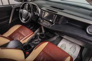 Внедорожник Toyota RAV4 2017 года, 2889000 рублей, Томск