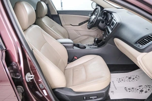 Седан Kia Optima 2012 года, 1399000 рублей, Красноярск