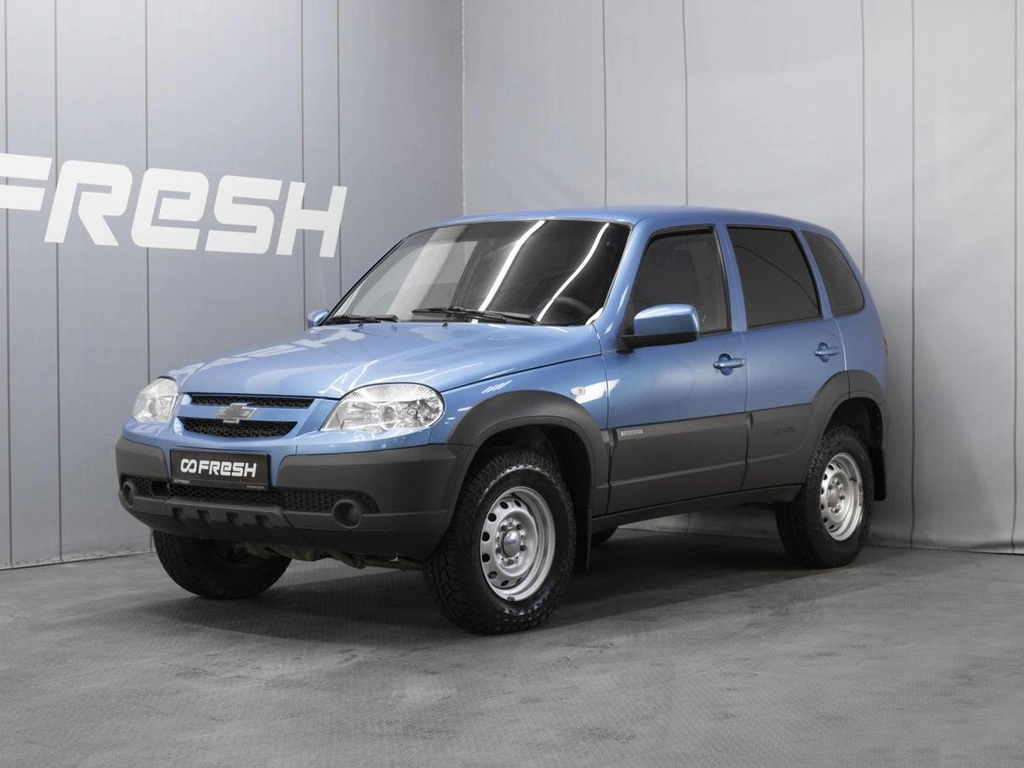 Внедорожник Chevrolet Niva 2017 года, 720000 рублей, Омск