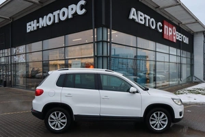 Внедорожник Volkswagen Tiguan 2012 года, 1550000 рублей, Мирное