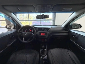 Седан Kia Rio 2014 года, 900000 рублей, Смоленск