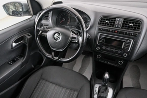 Седан Volkswagen Polo 2017 года, 999000 рублей, Красноярск