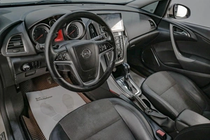 Хетчбэк Opel Astra 2011 года, 699000 рублей, Челябинск