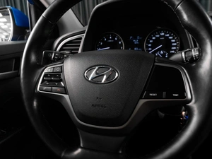 Седан Hyundai Elantra 2017 года, 1379000 рублей, Тюмень