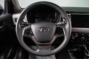Седан Hyundai Solaris 2021 года, 1529000 рублей, Сургут