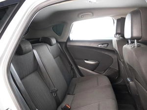 Хетчбэк Opel Astra 2011 года, 640000 рублей, Омск