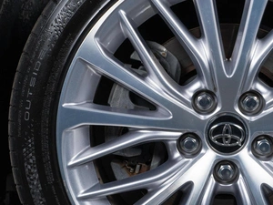 Седан Toyota Camry 2019 года, 3439000 рублей, Сургут