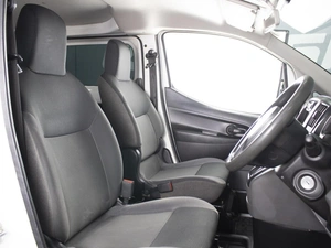 Фургон Nissan NV200 2015 года, 1240000 рублей, Омск