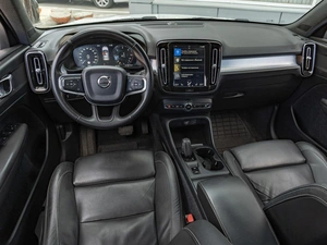 Внедорожник Volvo XC40 2019 года, 2499000 рублей, Саратов