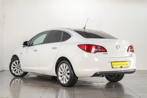 Седан Opel Astra 2013 года, 739000 рублей, Челябинск