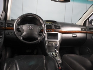 Седан Toyota Avensis 2005 года, 850000 рублей, Омск