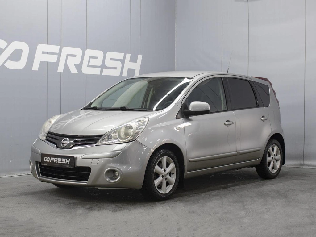 Хетчбэк Nissan Note 2012 года, 810000 рублей, Омск