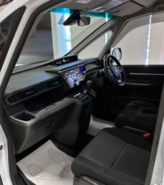 Минивэн Honda Stepwgn Spada 2017 года, 1987000 рублей, Красноярск