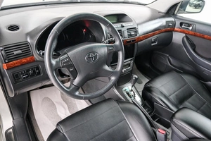 Универсал Toyota Avensis 2005 года, 1049000 рублей, Красноярск