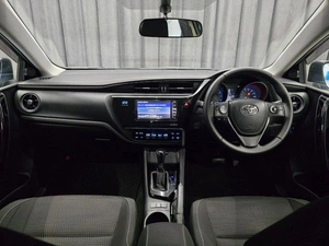 Хетчбэк Toyota Auris 2017 года, 1325000 рублей, Красноярск