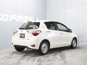 Хетчбэк Toyota Vitz 2019 года, 1310777 рублей, Омск