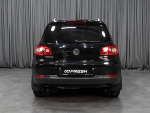 Внедорожник Volkswagen Tiguan 2010 года, 1099000 рублей, Тюмень