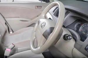 Минивэн Toyota Isis 2010 года, 1439000 рублей, Томск