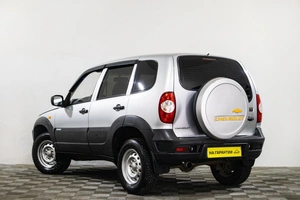 Внедорожник Chevrolet Niva 2010 года, 559000 рублей, Сургут