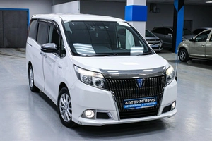 Минивэн Toyota Esquire 2016 года, 2033000 рублей, Солонцы