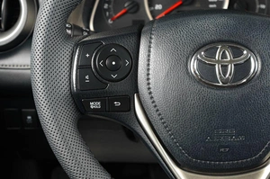Внедорожник Toyota RAV4 2015 года, 2229000 рублей, Тюмень
