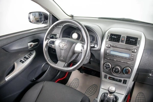 Седан Toyota Corolla 2011 года, 799000 рублей, Пермь