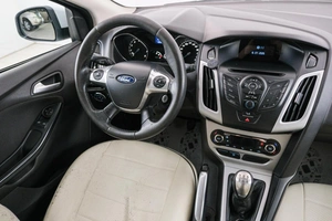 Хетчбэк Ford Focus 2013 года, 809000 рублей, Красноярск