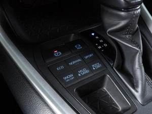 Внедорожник Toyota RAV4 2019 года, 2999000 рублей, Волгоград