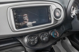 Хетчбэк Toyota Vitz 2013 года, 889000 рублей, Барнаул