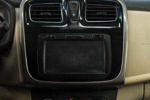 Седан Renault Logan 2017 года, 969000 рублей, Челябинск