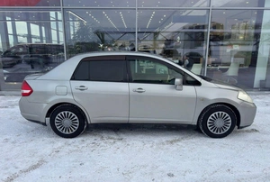 Седан Nissan Tiida 2006 года, 300000 рублей, Солонцы