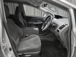 Универсал Toyota Prius Alpha 2011 года, 1100000 рублей, Красноярск