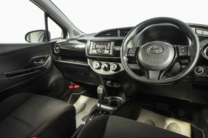 Хетчбэк Toyota Vitz 2019 года, 1249000 рублей, Новосибирск