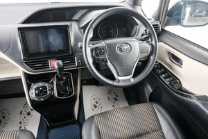Минивэн Toyota Noah 2019 года, 2199000 рублей, Красноярск