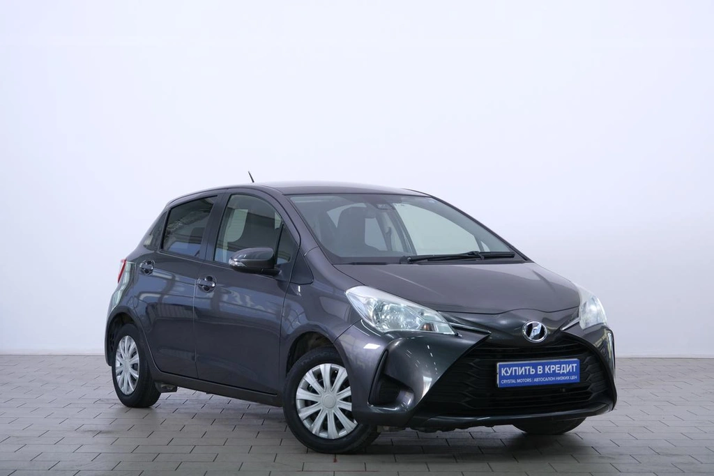 Хетчбэк Toyota Vitz 2019 года, 1059000 рублей, Омск