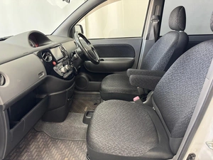 Минивэн Toyota Sienta 2013 года, 995000 рублей, Красноярск