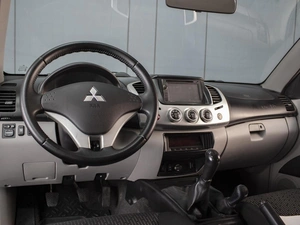 Пикап Mitsubishi L200 2012 года, 1120000 рублей, Омск