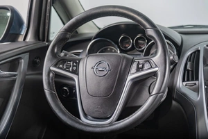 Седан Opel Astra 2012 года, 799000 рублей, Томск